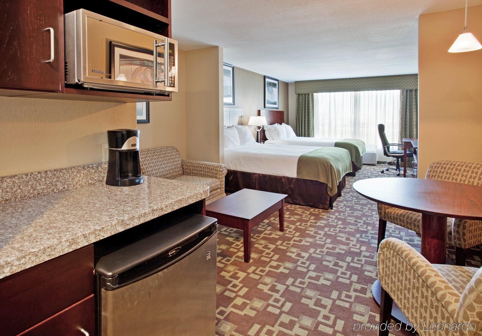 Holiday Inn Express Hotel & Suites St. Charles By Ihg Saint Charles Exterior photo