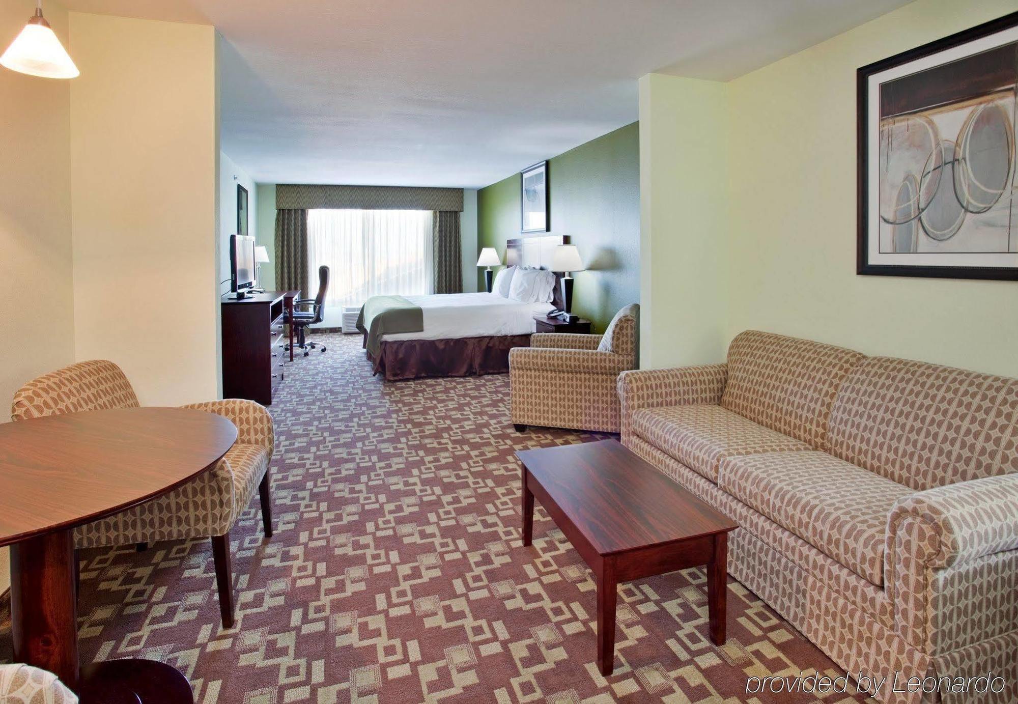 Holiday Inn Express Hotel & Suites St. Charles By Ihg Saint Charles Room photo