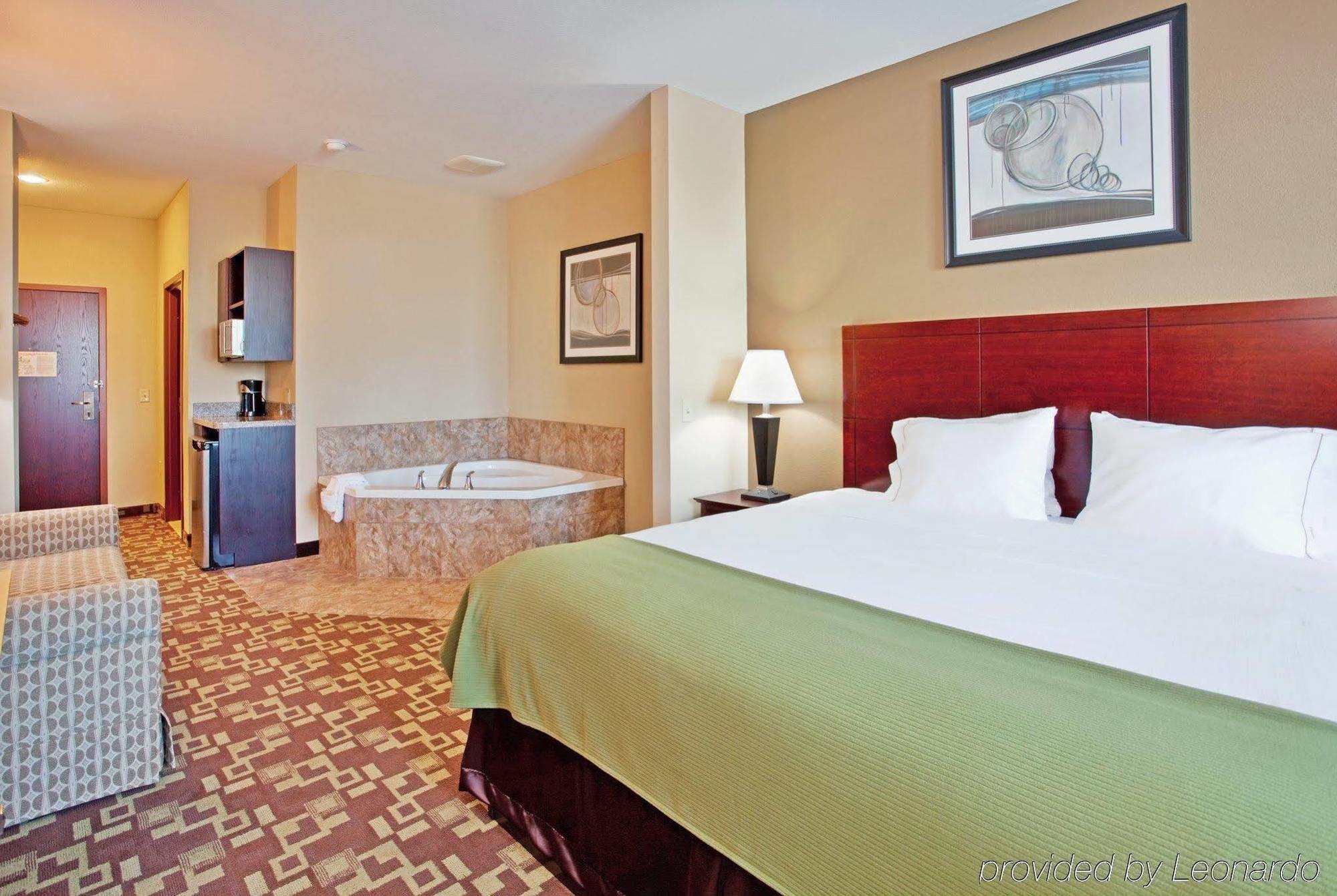Holiday Inn Express Hotel & Suites St. Charles By Ihg Saint Charles Room photo
